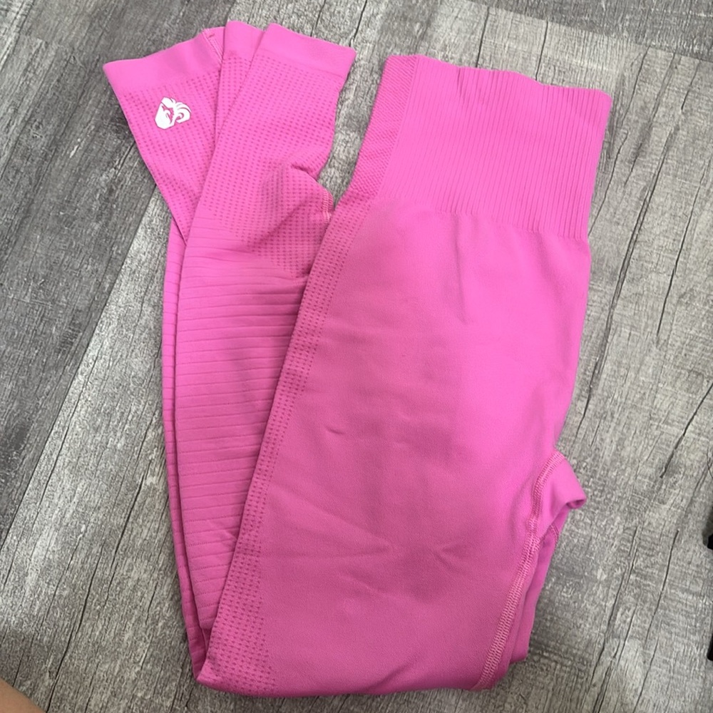 Women’s best pink leggings - Picture 2 of 2